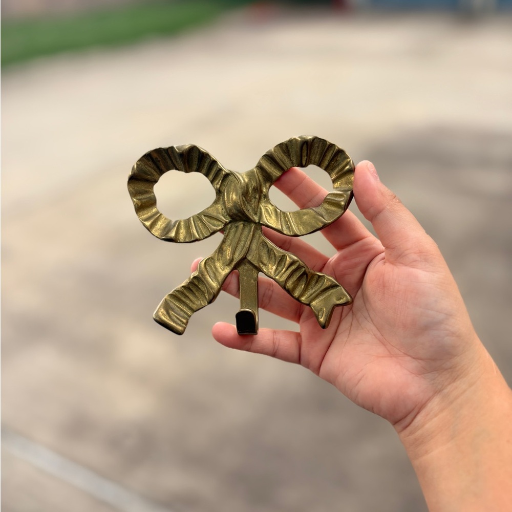 Elegant Gold Bow Wall Hook
